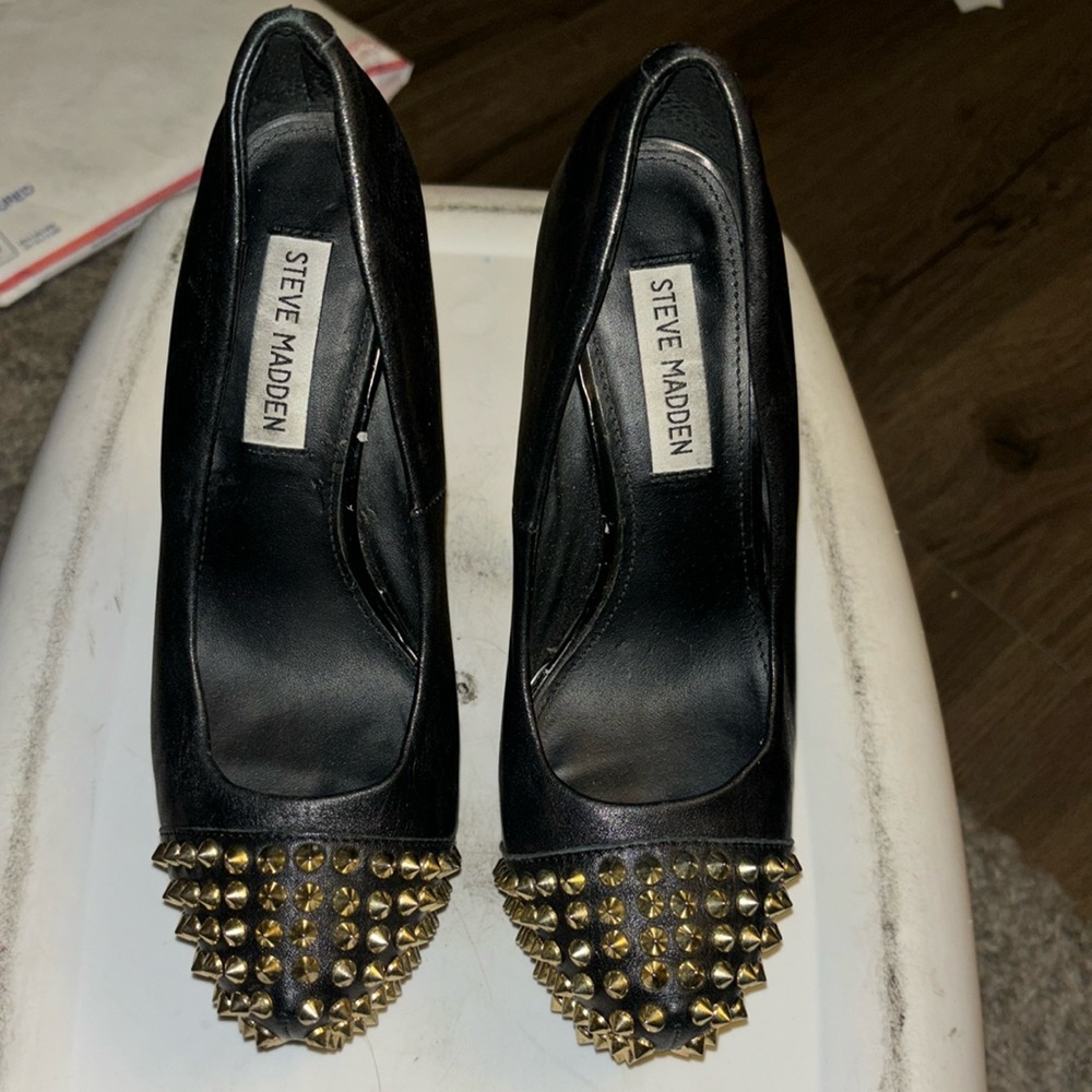 Steve Madden pumps leather 6.5 stud like new